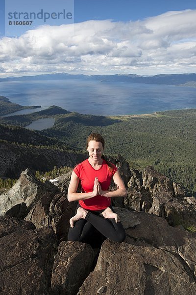 nahe  Frau  Schönheit  See  hoch  oben  Ignoranz  zeigen  Kalifornien  Yoga  Berg  Nachmittag  Süden