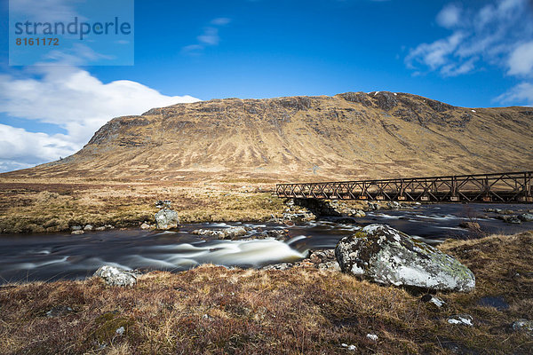 Brücke über den Fluss Ossian