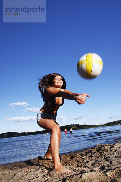 Frau  Spiel  Strand  Volleyball