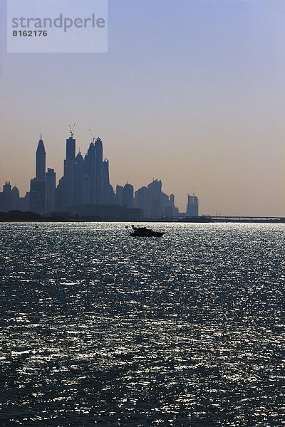 Skyline  Skylines  Dubai  Abenddämmerung