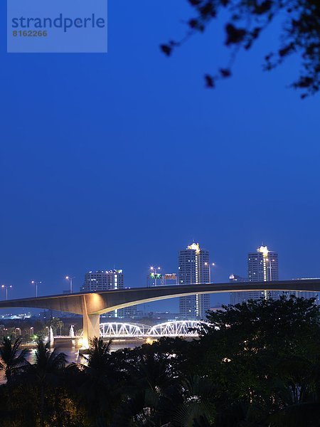 Bangkok  Hauptstadt  beleuchtet  Nacht  Brücke