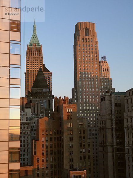 Abend Großstadt Hochhaus Ansicht neu