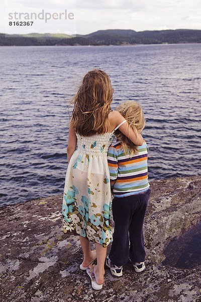 Rückansicht  sehen  Bruder  Schwester  Meer