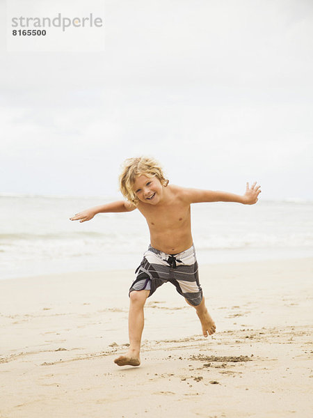 Spiel  Strand  Junge - Person  5-9 Jahre  5 bis 9 Jahre