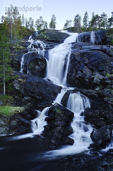 Landschaftlich schön  landschaftlich reizvoll  Wasserfall  Ansicht