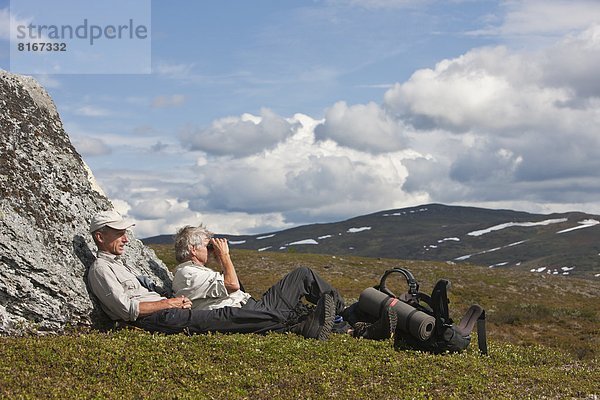 Senior  Senioren  Mann  ruhen  wandern