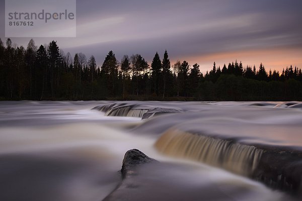 Fluss  lang  langes  langer  lange