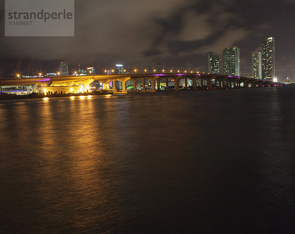 Skyline von Miami am Abend