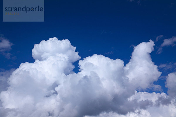 Blauer Himmel mit Wolken