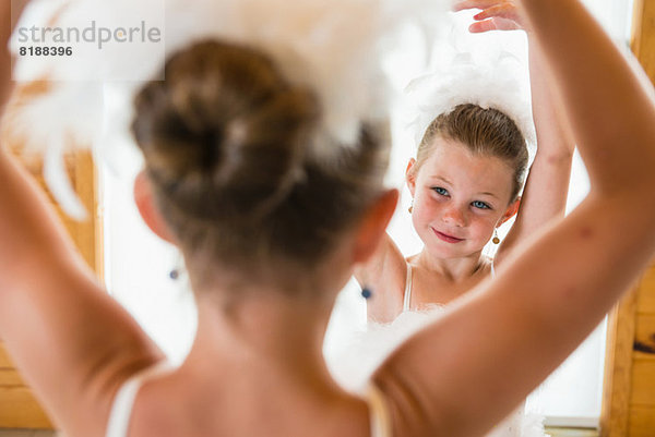 Ballerinas beim gemeinsamen Training  Nahaufnahme