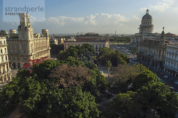 Der große Platz am Capitol  dem Regierungssitz der Hauptstadt Havanna
