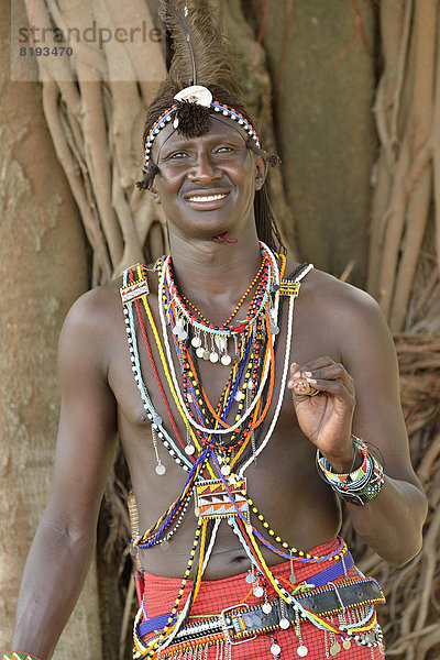 Massai-Krieger in traditioneller Kleidung