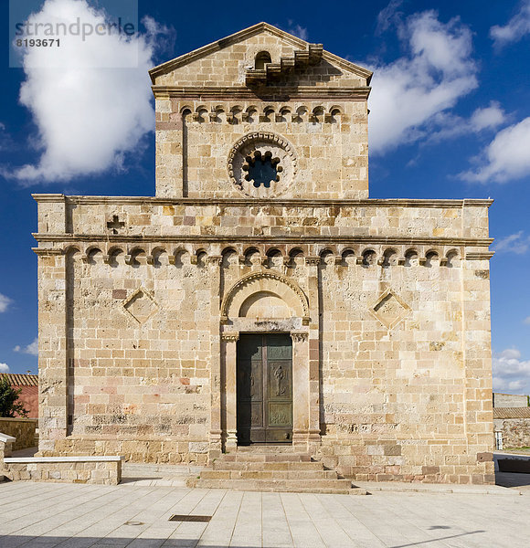 Die romanisch-pisanische Kathedrale Santa Maria di Monserrato  1312 geweiht