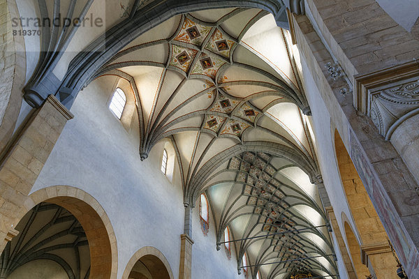 Dom zu Gurk  gotisches Netzrippengewölbe im Langhaus