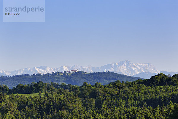 Hoher Peißenberg gegen Wettersteingebirge mit Zugspitze