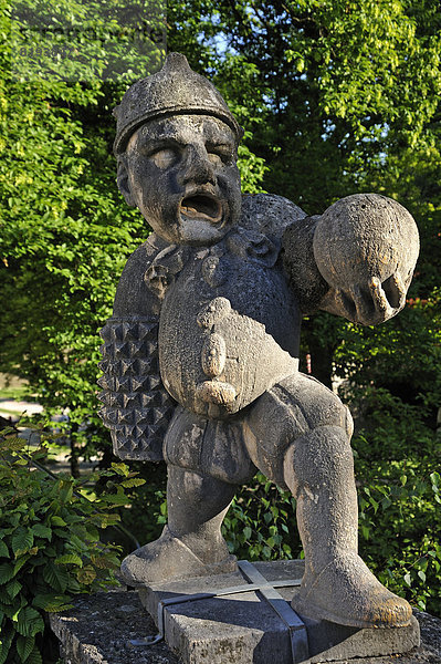 'Skulptur ''Zwerg mit Ball'' im Zwergerlgarten  errichtet 1715'