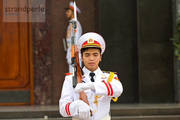 Wechsel der Wache  Ho Chi Minh Mausoleum  Hanoi  Vietnam  Asien