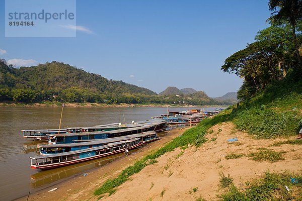 Boote am Mekong  Luang Prabang  Laos  Asien