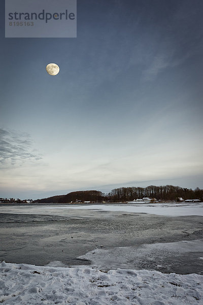 Großer Segeberger See im Winter  Schleswig-Holstein  Deutschland  Europa