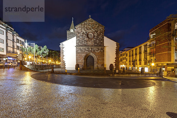 Portugal  Funchal  Blick auf die Kathedrale von Se bei Nacht