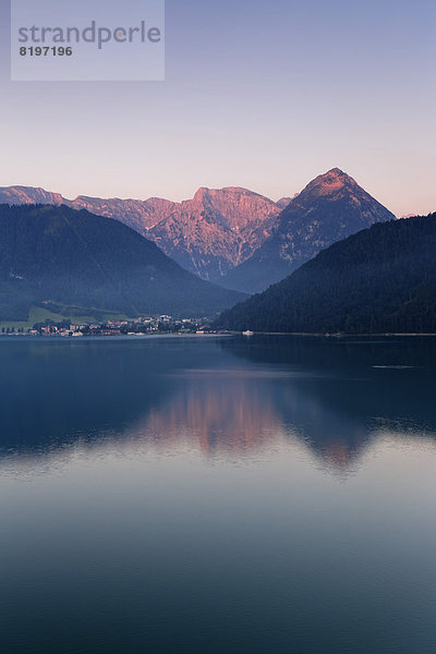 Österreich  Tirol  Blick auf Pertisau am Achensee