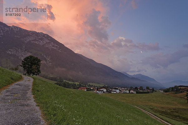 Österreich  Tirol  Blick auf Achenkirch bei Sonnenuntergang