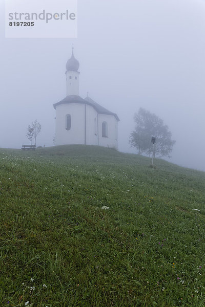 Österreich  Tirol  Schwaz  Blick auf die St.-Annes-Kapelle in Achenkirch
