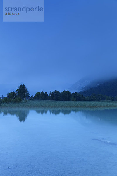 Österreich  Tirol  Blick auf den Achensee im Morgengrauen