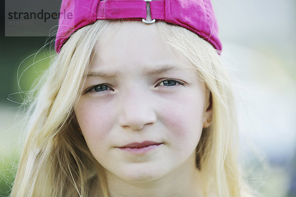 Germany  North Rhine Westphalia  Cologne  Portrait of girl with cap  close up