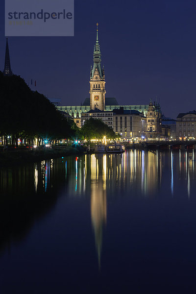 Deutschland  Hamburg  Blick auf Rathaus und Binnenalster