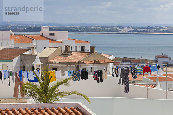 Portugal  Lagos  Kleidung zum Trocknen auf der Terrasse