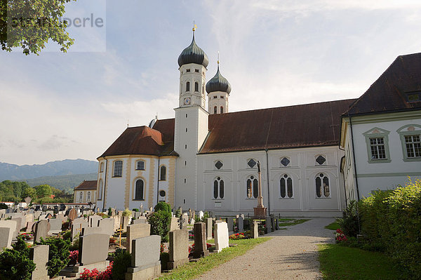 Kloster Benediktbeuern  Benediktinerkloster mit Friedhof