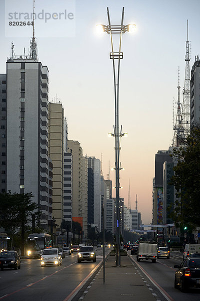 Avenida Paulista im Morgengrauen  CBD  Bankenzentrum