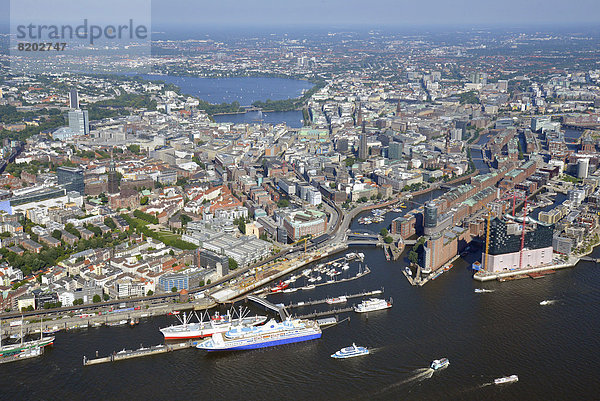 Sicht von der Elbe bis zur Alster  Hafen und Speicherstadt  Luftbild