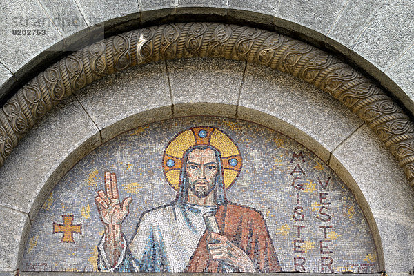 Jesus-Mosaik über Eingangsportal  romanische Basilika San Fedele  ehemalige Kathedrale