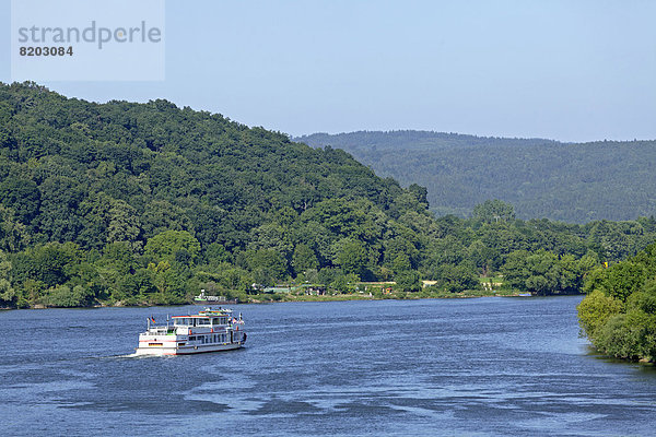 Ausflugsschiff auf der Donau