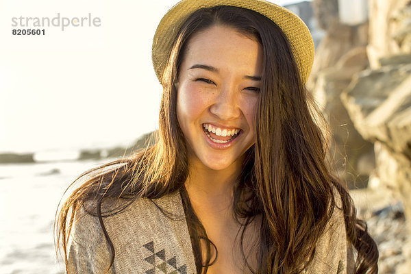 Frau  lächeln  Strand  japanisch