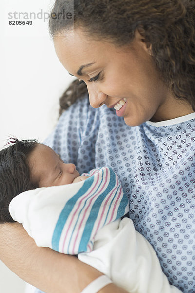 Neugeborenes  neugeboren  Neugeborene  Krankenhaus  Hispanier  halten  Mutter - Mensch