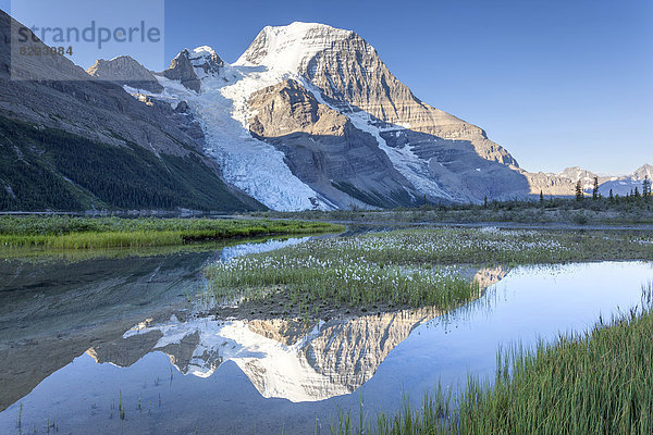 Mount Robson mit Spiegelung im Berg Lake