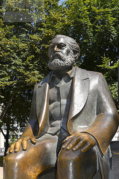 Bronzefigur von Karl Marx  Marx-Engels-Forum