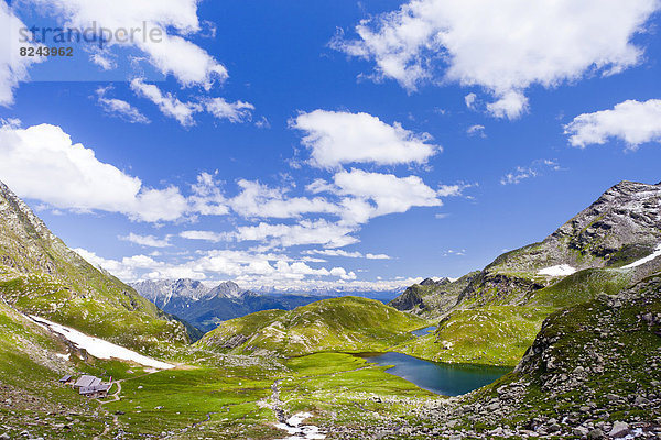 Kaser Lacke  hinten der Ifinger  die Rosengartengruppe  der Langkofel und Plattkofel und die Latemargruppe