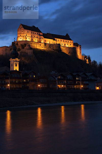 Burg zu Burghausen in der Abenddämmerung