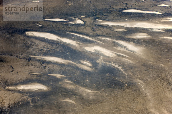 Niedrige Küstendünen und öde Wüstenflächen in der Namib-Wüste  Luftaufnahme