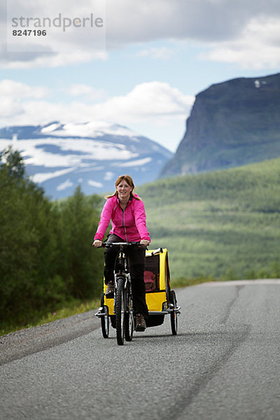 Frau  radfahren  Transport