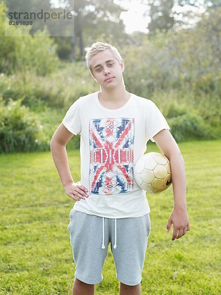 hinter  stehend  Portrait  Jugendlicher  Junge - Person  Netz  Fußball  Ball Spielzeug