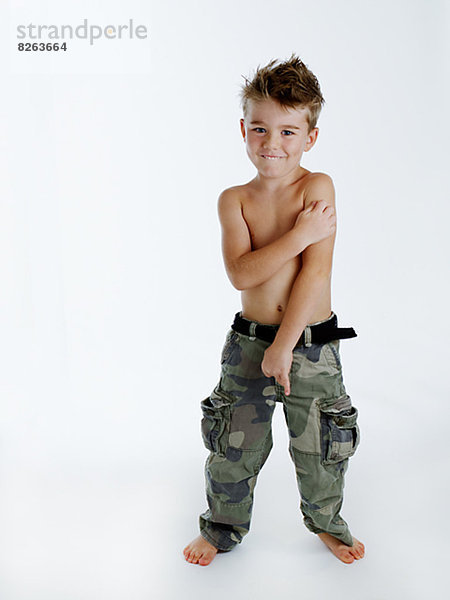 Portrait  Junge - Person  Hose  Ladung  Freier Oberkörper
