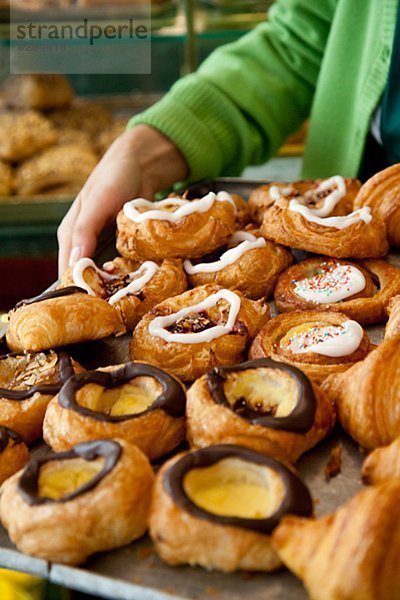 Frau  halten  Dänemark  Gebäck  Bäckerei  dänisch