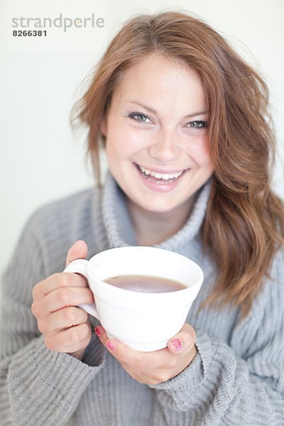 Frau  lächeln  jung  Kaffee