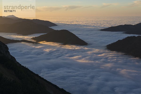 Berg  über  Nebel  glatt  Bayern  Deutschland