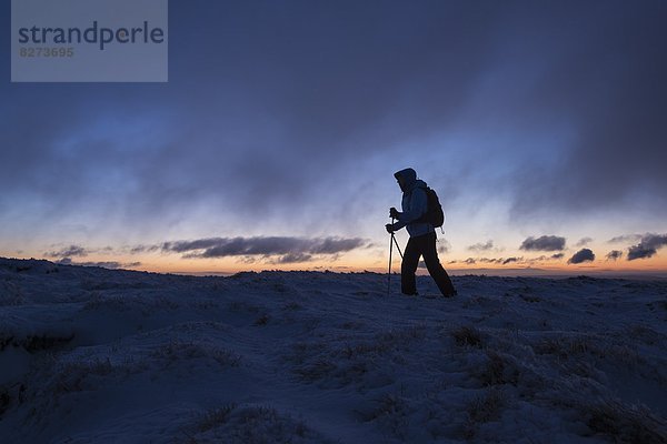 Berggipfel Gipfel Spitze Spitzen Silhouette Morgendämmerung wandern Winter